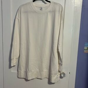NWOT 100 percent cotton white light weight crewneck shirt by old navy medium